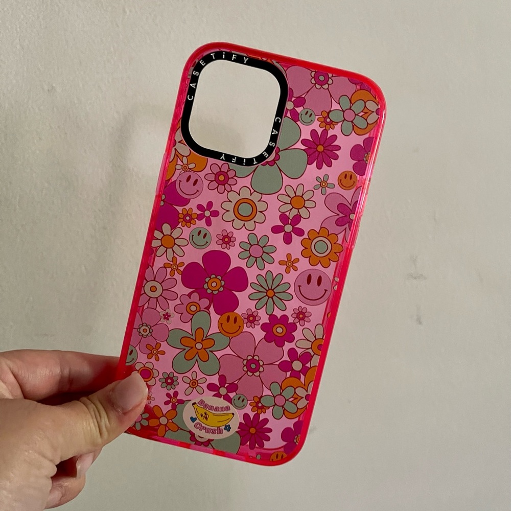 CASETIFY impact case - groovy flowers